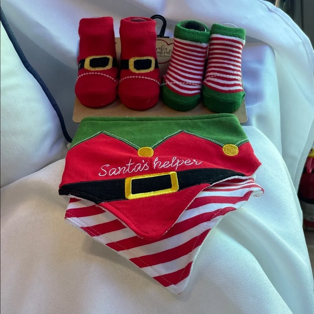 AD SUTTON Festive Red and Green Baby Set 2 pairs socks & 2 bibs